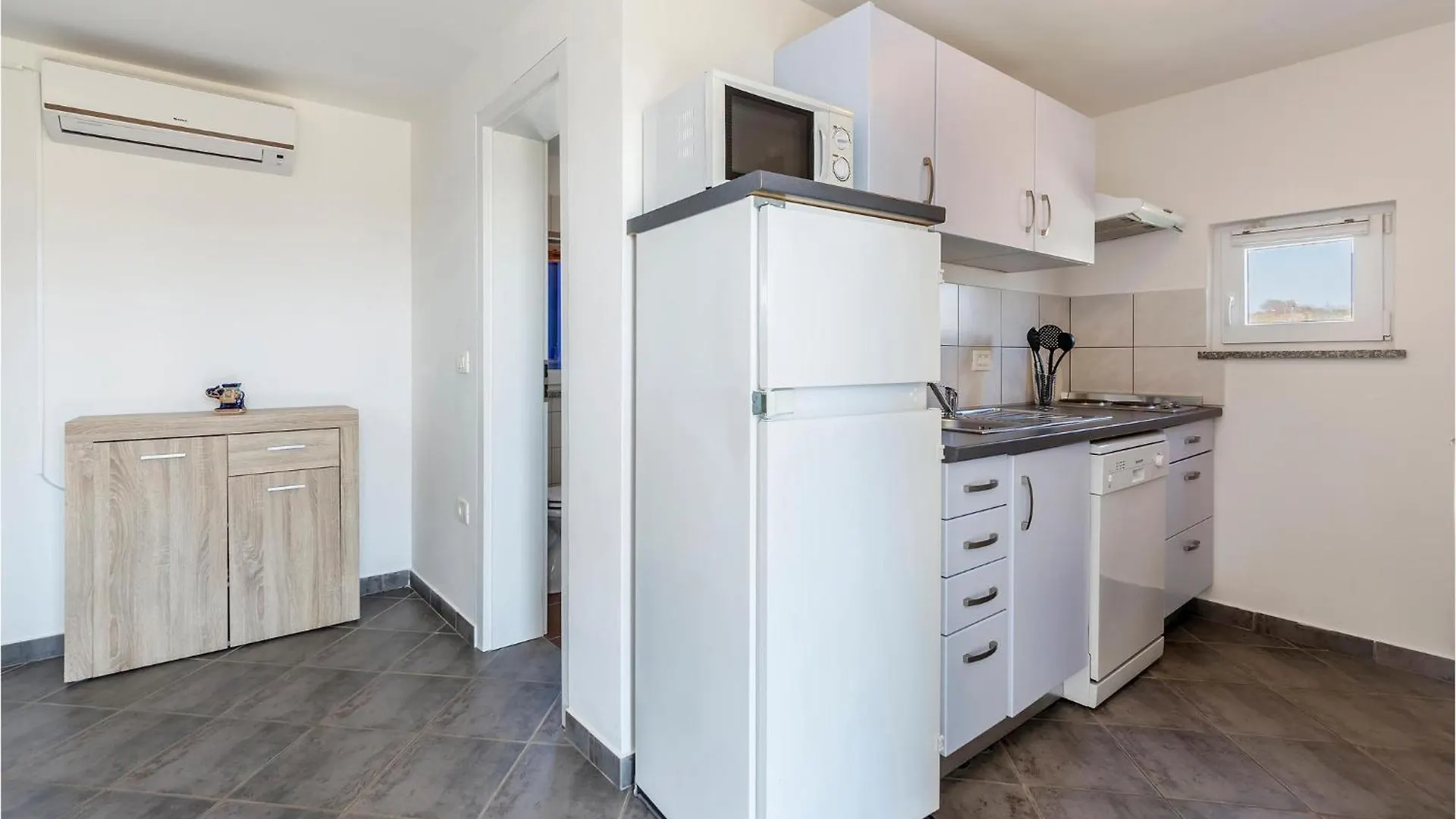 Gorgeous Home In Trget With Kitchen