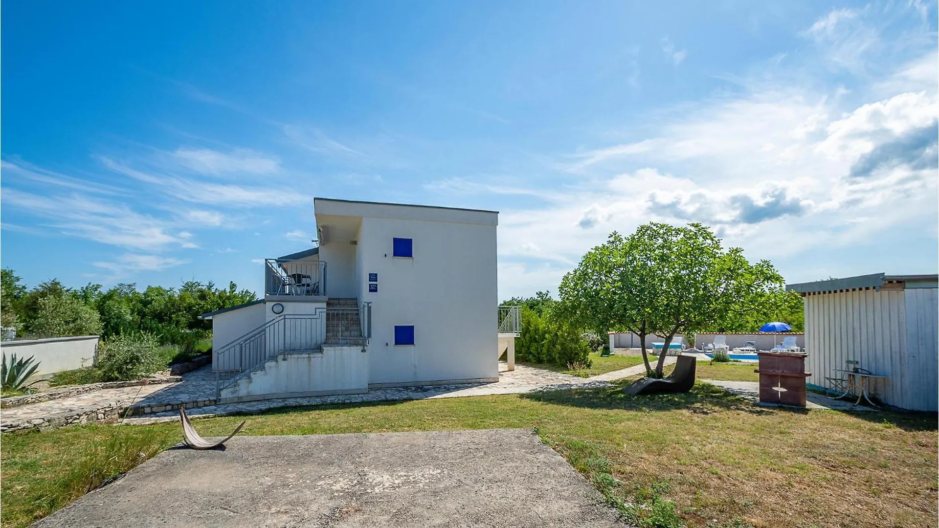 Gorgeous Home In Trget With Kitchen 0*,